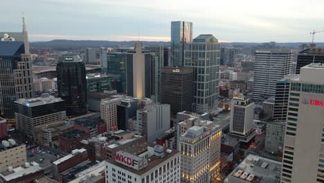 Aerial-view-of-the-downtown-and-the-Cumberland-river-in-cloudy-Nashville,-USA---pan,-drone-shot