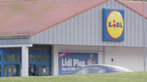 RACK-FOCUS-to-a-LIDL-store-in-Borlange,-Sweden