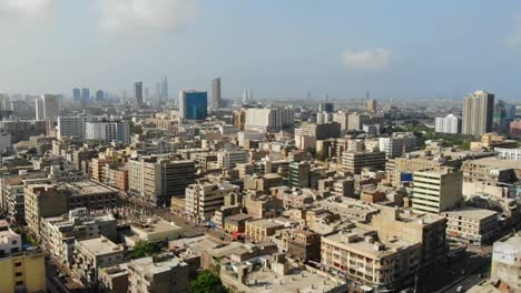 Luftaufnahme-Der-Skyline-Von-Karachi-Während-Des-Tages