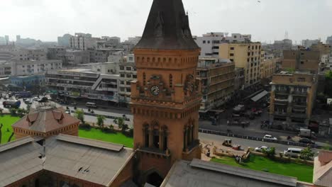 Vista-Aérea-De-La-Torre-Del-Reloj-En-El-Mercado-De-La-Emperatriz