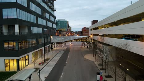 Aerial-drone-view-low-over-a-quiet-Street,-evening-in-downtown-Columbus,-USA