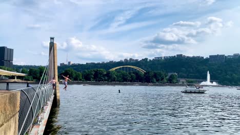 Allegheny-River-waterfront-with-Point-State-Park-in-the-background