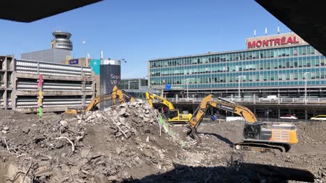 Demolición-De-La-Terminal-Del-Aeropuerto-Que-Contamina-El-Aire-En-Montreal,-Canadá