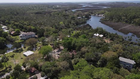 homes-and-nature-near-Mary's-Fish-Camp-in-Weeki-Wachee,-Florida