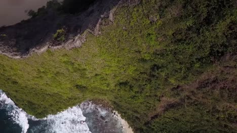 Ruhigere-Luftaufnahme,-360°-Flug,-Langsamer-Kreis,-Vogelperspektive,-Drohnenaufnahme,-Kelingking-Strand-Auf-Nusa-Penida-Auf-Bali,-Indonesien,-Ist-Wie-Jurassic-Park