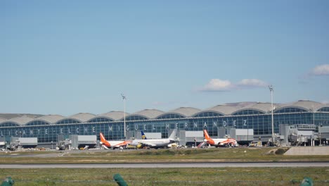 Avión-Transavia-Despegando-Del-Aeropuerto-De-Alicante-Elche