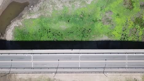 Brücke-über-Einem-Ausgetrockneten-Fluss-Aufgrund-Der-Klimakrise