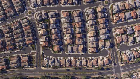 Aerial-top-down-view-above-new-housing-development-neighbourhood-in-central-valley-of-California