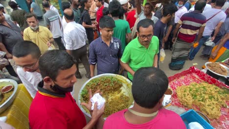 Vista-Aérea-Del-Vendedor-Que-Vende-Comida-Callejera-A-Los-Lugareños-En-El-Bazar-Chowk