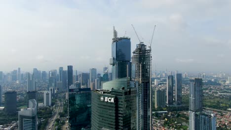 Rascacielos-Bca-En-El-Centro-De-La-Ciudad-De-Jakarta,-Indonesia