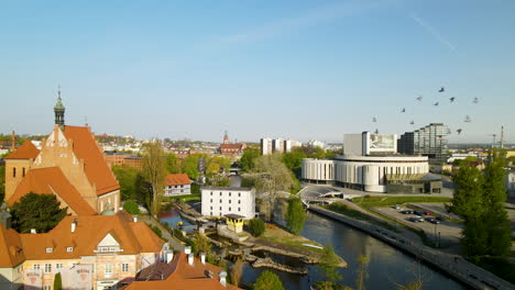 Aerial-Bydgoszcz-skyline-over-old-town-with-a-view-of-Opera-Nova,-river-Brda-and-Silownia-dla-Ryb
