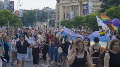 Marcha-Del-Orgullo-Lgbtq-En-Bucarest-El-Sábado-Antes-De-La-Legislación-Planificada-Que-Podría-Poner-En-Peligro-Futuros-Desfiles-Y-Fomentar-La-Discriminación
