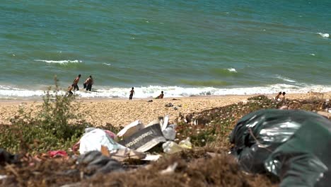 Kinder-Spielen-Am-Strand-In-Gaza,-Palästina-Während-Des-Gaza-israelischen-Konflikts