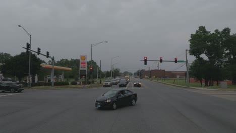 Pov:-Camión-Frente-Al-Semáforo-En-Chicago,-Illinois