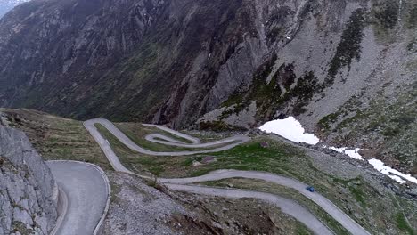 Antigua-Carretera-Airolo-En-Gotthard-Pass-Desde-Drone-View