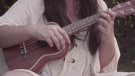 This-is-a-peaceful-moment-with-an-ukelele-recording,-playing-on-nature