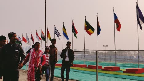 Gente-Disfrutando-En-Kumbh-Mela-En-Prayagraj-2019