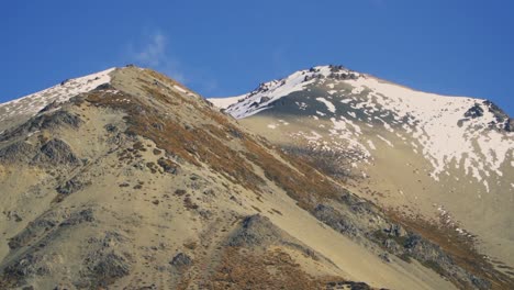 Wolken-Rollen-über-Schneebedeckte-Gipfel-Im-Arthurs-Pass-In-Neuseeland