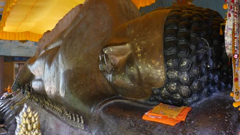 Estatua-De-Buda-Reclinado-Alcanzando-El-Nirvana,-Kulen-Mountain-Cambodia