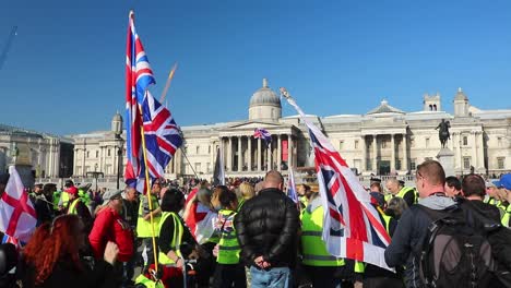 Londres,-Inglaterra-–:-Manifestantes-De-Chaqueta-Amarilla-A-Favor-Del-Brexit-De-La-Omc-En-Trafalgar-Square-Londres