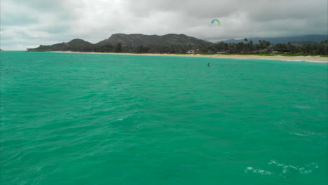 Antenne-Des-Drachenboarders-In-Der-Bucht-Von-Kailua