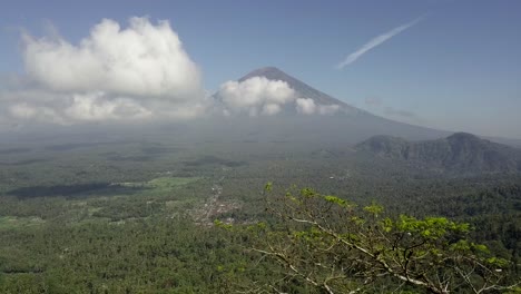 Antenne:-Mount-Agung-Auf-Bali