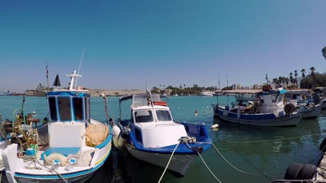 Kleine-Fischerboote-Im-Griechischen-Hafen-Von-Kos