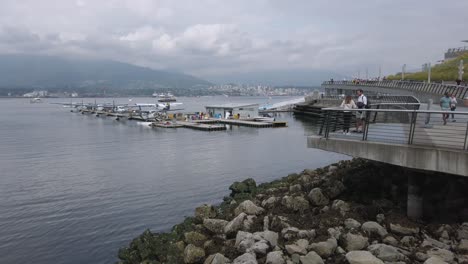 Vista-Del-Puerto-De-Vancouver-Por-La-Tarde-Con-Cielo-Nublado-En-El-Día-De-Vacaciones-De-Verano