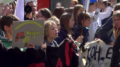 Children-protest-for-more-climate-justice,-Cologne