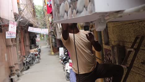 CCTV-Kamera-Wird-In-Stadtteilen-Von-Neu-Delhi,-Indien,-Installiert