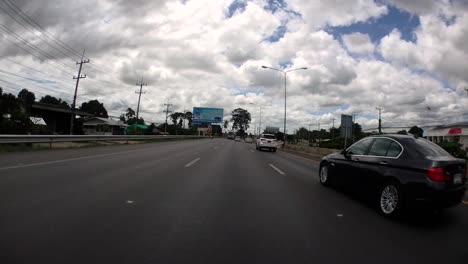 Este-Es-Un-Lapso-De-Tiempo-Con-Una-Cámara-De-Acción-Montada-Frente-Al-Camión,-Conduciendo-De-Pranburi-A-Hua-Hin-Y-De-Hua-Hin-A-Bangkok-En-Phet-Kasem-Road