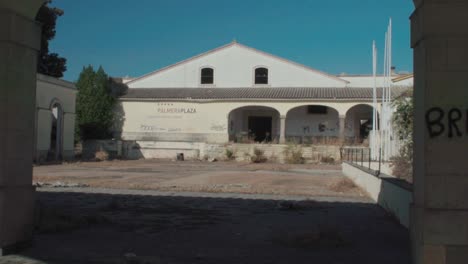 Patio-Del-Abandonado-Palmera-Plaza-Gran-Hotel-En-Jerez,-España,-Acercar
