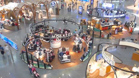 Shops-and-people-in-transit-from-above-on-new-Istanbul-airport,-Turkey