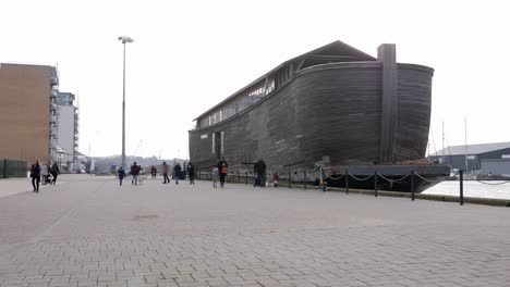 Verhalen-Ark-with-people-in-the-foreground-to-show-scale