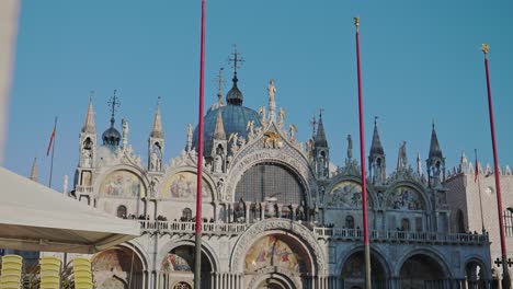 Old-Saint-mark-Basilica-Di-San-Marco-Cathedral-Church-touristic-attraction-architectural-dome-cathedral,-Venice