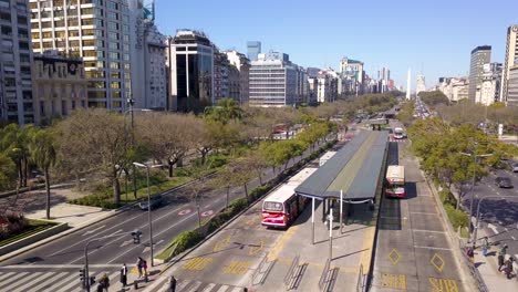 Toma-Aerea-De-Una-Estacion-De-Metrobus-El-9