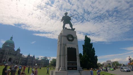 People-at-the-Victoria-Cenotaph-and-the-War-Memorial-to-the-Unknown-Soldier-on-a-sunny-summer-day