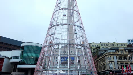 Shoppers-in-Liverpool-buying-goods