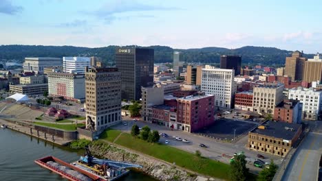 Luftaufnahme-Der-Skyline-Von-Charleston,-West-Virginia