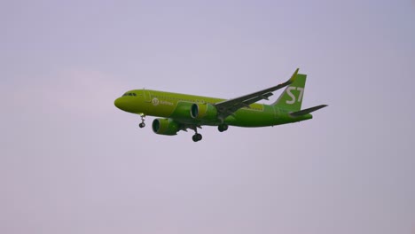 S7-Airlines-Airbus-A320-271n-Vp-btx-Acercándose-Antes-De-Aterrizar-En-El-Aeropuerto-De-Suvarnabhumi-En-Bangkok-En-Tailandia