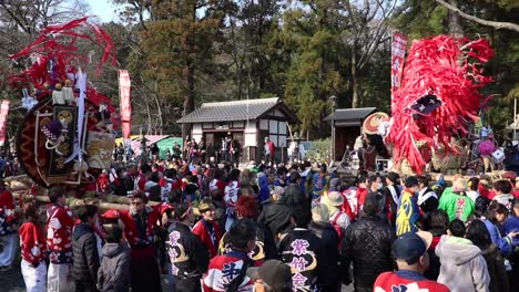 Large-crowd-of-Japanese-people-gathering-for-Sagicho-Matsuri