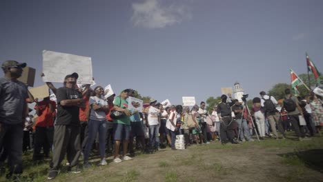 People-protesting-in-Suriname-against-the-government,-camera-pan-look-around