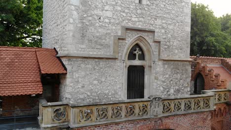 Gothic-Florian-Gate-and-Tower-in-Krakow-architectural-details,-aerial-view