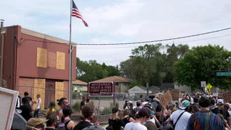 Protesta-Frente-A-La-Federación-De-Policías-De-Minneapolis