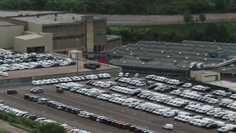 Aerial-view-of-the-Vauxhall-van-factory-in-Luton,-Near-London,-UK