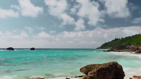 Church-Bay-Beach-Es-Una-Pequeña-Y-Maravillosa-Playa-En-Southampton,-Bermudas.