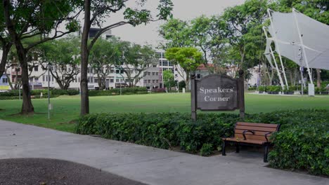 Lautsprecher-Eckschild-Im-Hong-Lim-Park