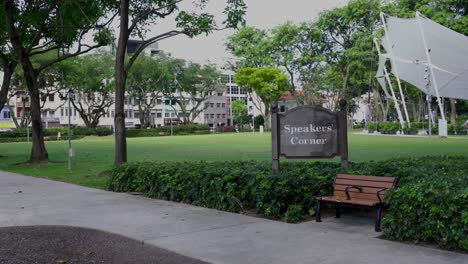 Cartel-De-La-Esquina-De-Los-Oradores-En-El-Parque-Hong-Lim