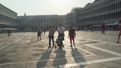 Few-people-at-piazza-san-marco,-Venice