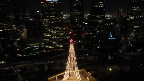 Antenne-Der-Innenstadt-Von-Los-Angeles-Mit-Weihnachtsbaum